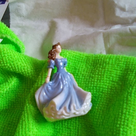 Royal Dolton Miniature Figurine (Rebecca) - Picture 4 of 9